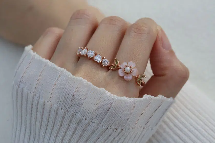 Heart Moissanite Band White Model